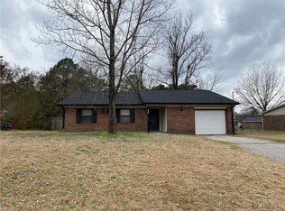 6486 Green Meadow Rd, Fayetteville, NC 28304