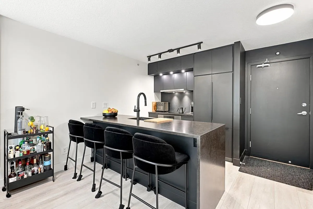 2 bed, 750 sqft, $4,000 — Photo 3