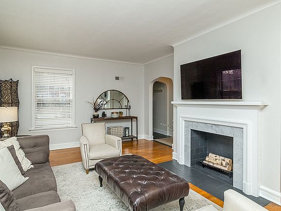5th image of 281 S Lawndale Ave