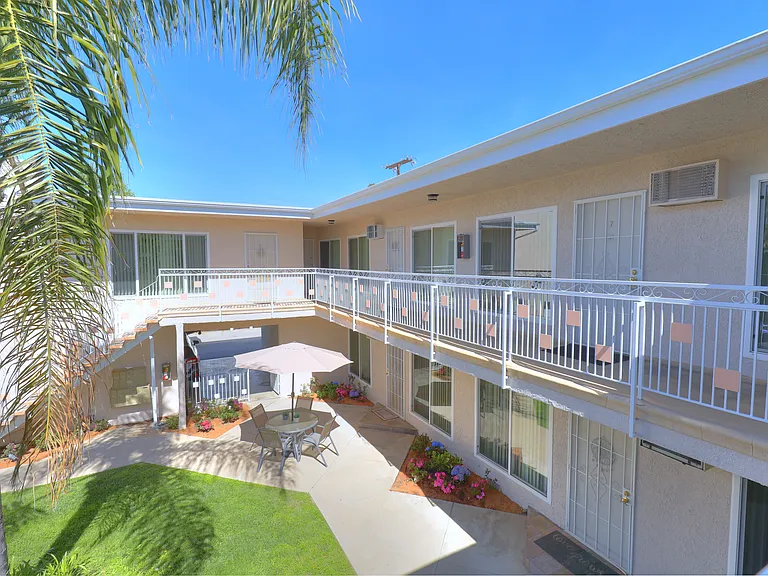 4808 Riverton Ave #7 — Photo 4