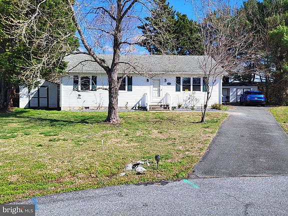 2nd image of 101 Oak St