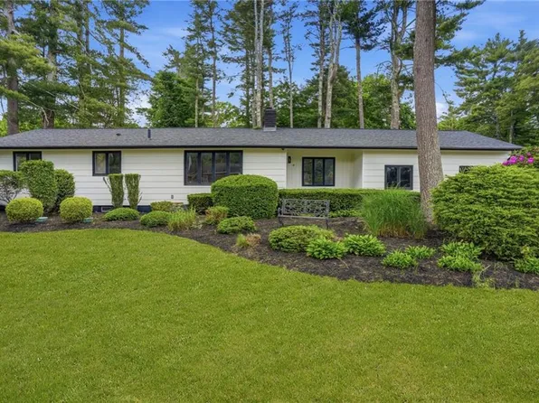 9 Apple Blossom Ln, Coventry, RI 02816