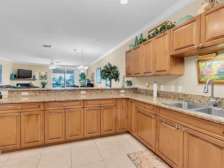 300 Capri Blvd #6 — Photo 15
