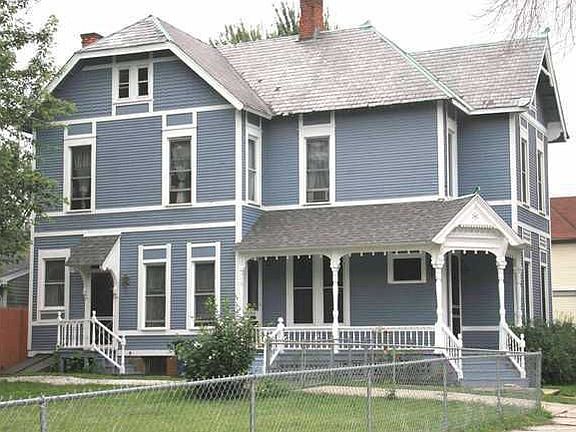 3rd image of 832 N Ontario St