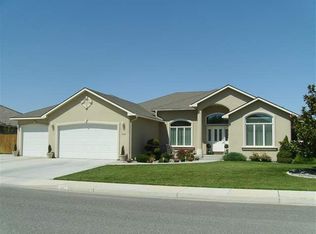 1492 Chardonnay Dr, Richland, WA 99352