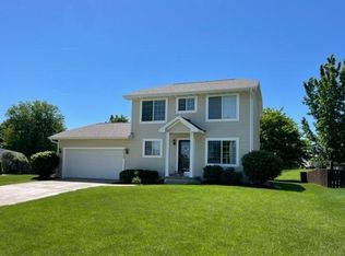 9212 Summit Dr, Johnston, IA 50131