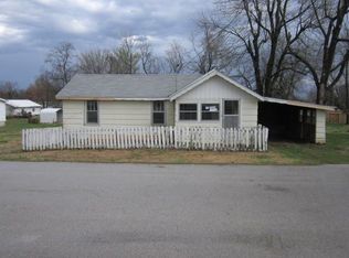 110 N Wall St, Walnut Grove, MO 65770