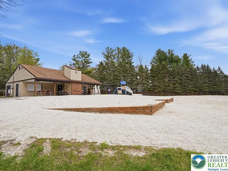 12 Rockway Ct — Photo 35