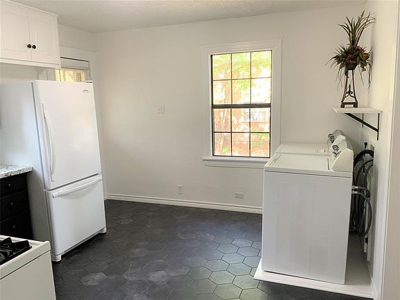4th image of 1119 S Wine St