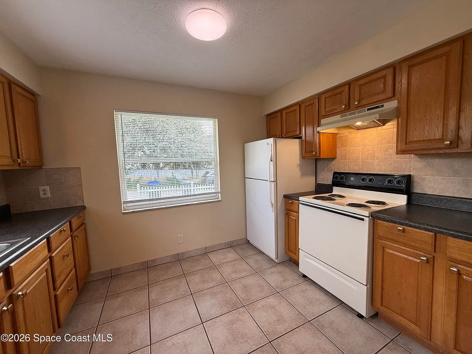 1 bed, 1.0 bath, 700 sqft, $995 — Photo 2