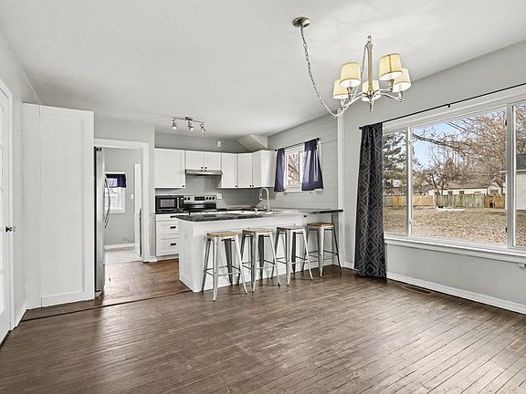 5th image of 225 N Lincoln St