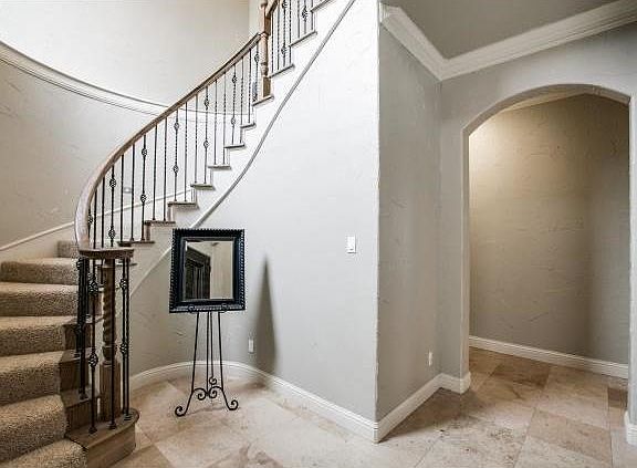 4th image of 463 Breezeway Ct