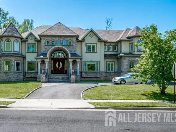 87 Ellmyer Rd, Edison, NJ 08820