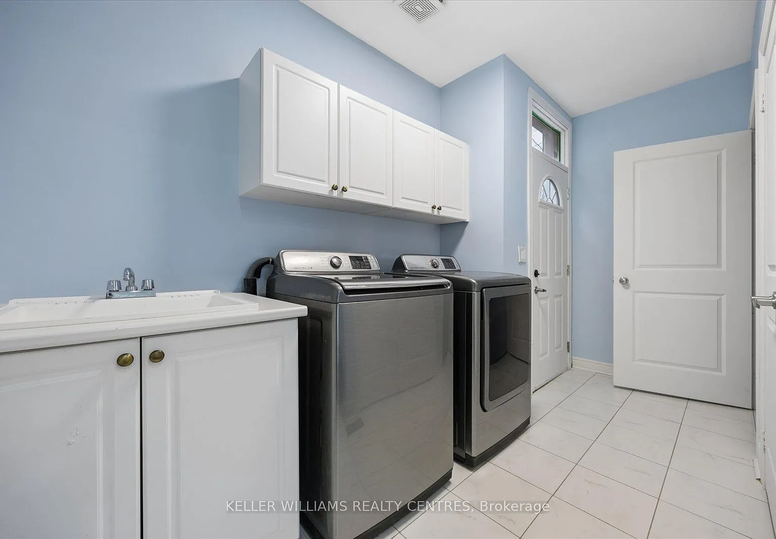 277 Gibson Cir — Photo 2