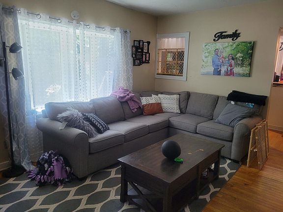 4th image of 312 E Blair St