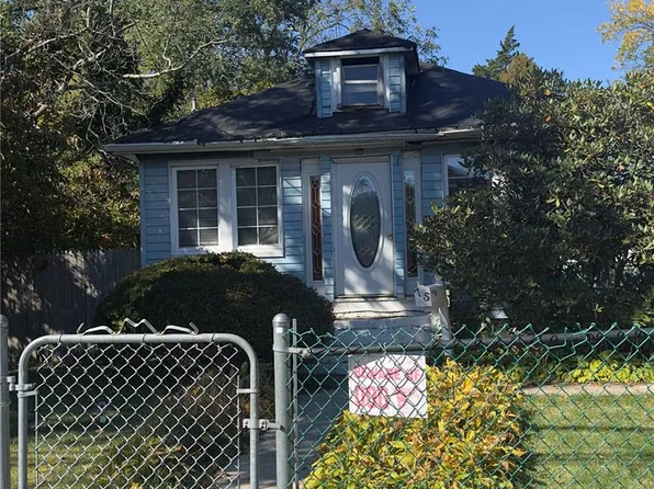 75 Main Avenue, Wheatley Heights, NY 11798