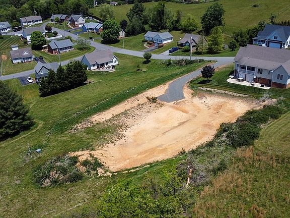 5th image of 108 Carriage Dr