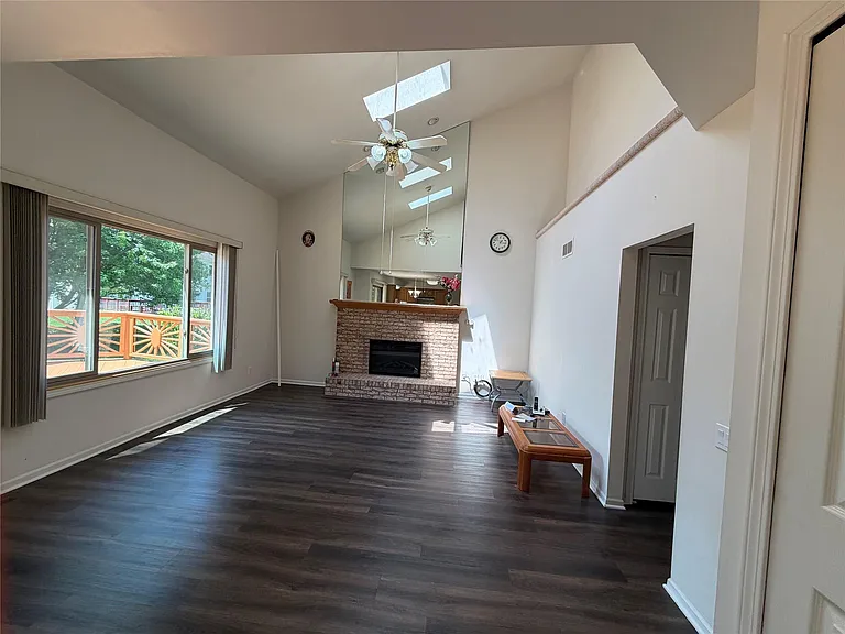 7043 Foxridge Dr — Photo 11