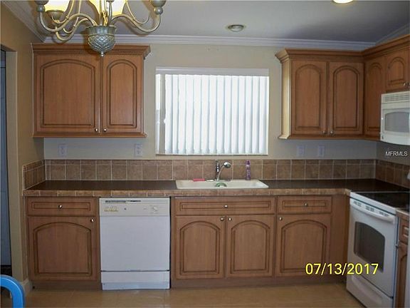 4th image of 646 W Comstock Ave