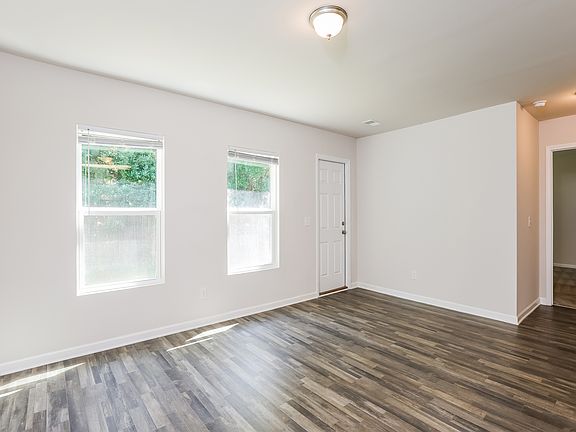 3rd image of 208 Saddle Brooke Trce