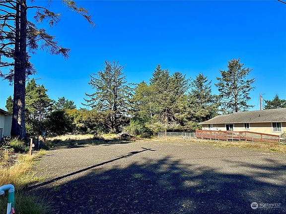 5th image of 589 Dolphin Avenue NE