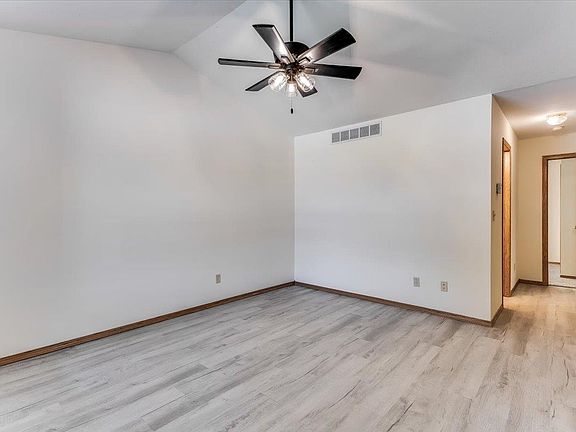 4th image of 2302 N Shefford Cir