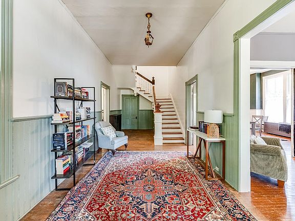 2nd image of 601 Euclid Ave