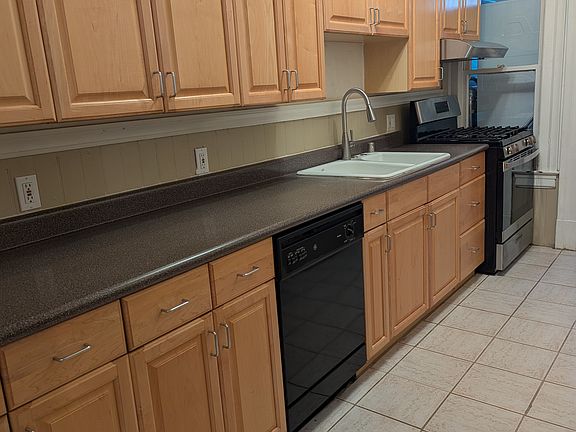 2nd image of 2227 1/2 H St