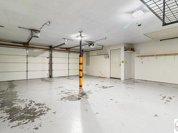 4th image of 904 Summit Rd