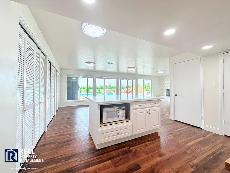 1726 N Jackson Ave — Photo 28