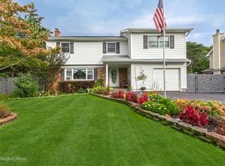 2073 Feuereisen Ave, Ronkonkoma, NY 11779