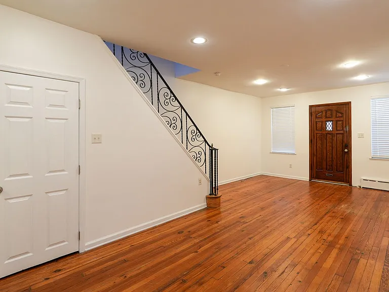 2127 S Beechwood St — Photo 7