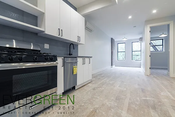 Rented by Evergreen Apartments BK | media 9