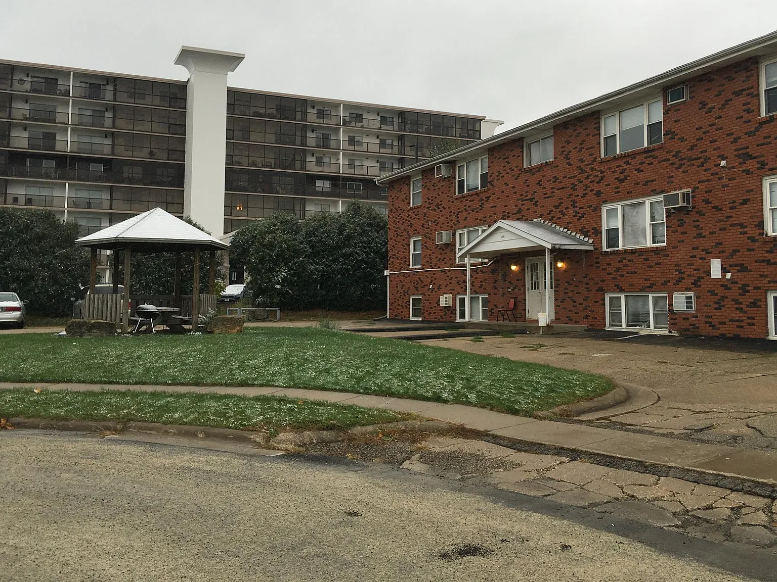 2 bed, 850 sqft, $895 — Photo 1
