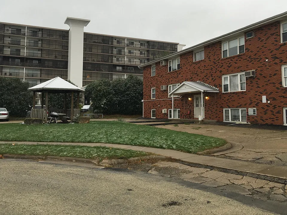 1251 Short Ct