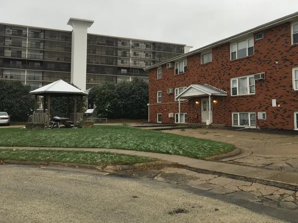 1251 Short Ct, Rochelle, IL 61068