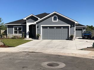 1302 Utah Dr, Medford, OR 97504