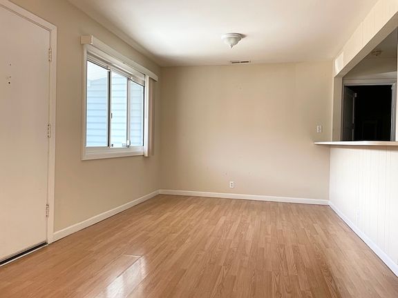 4th image of 209 Wicklow Dr