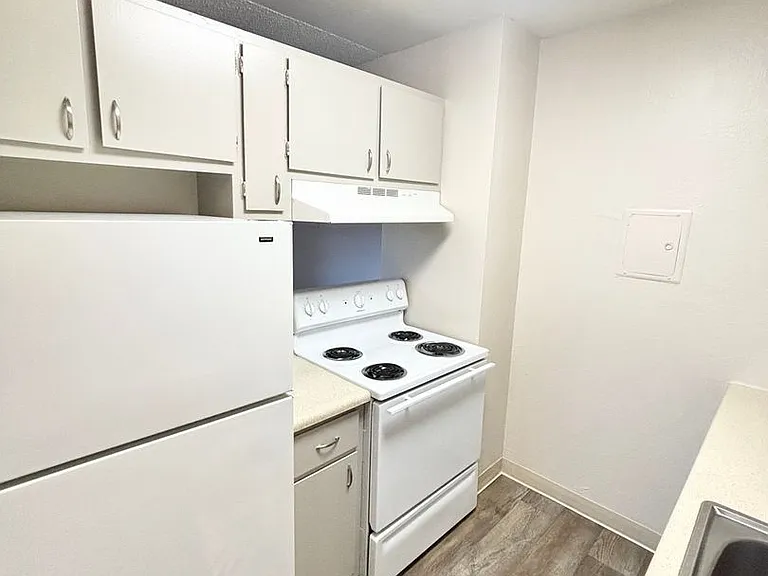 Park Place Apartments, Where Modern Comforts and Charm Meet! — Photo 17