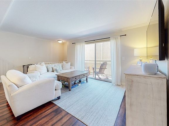 3rd image of 13825 Victory Blvd Unit 3