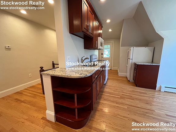 2nd image of 90 Lyndhurst St #U5