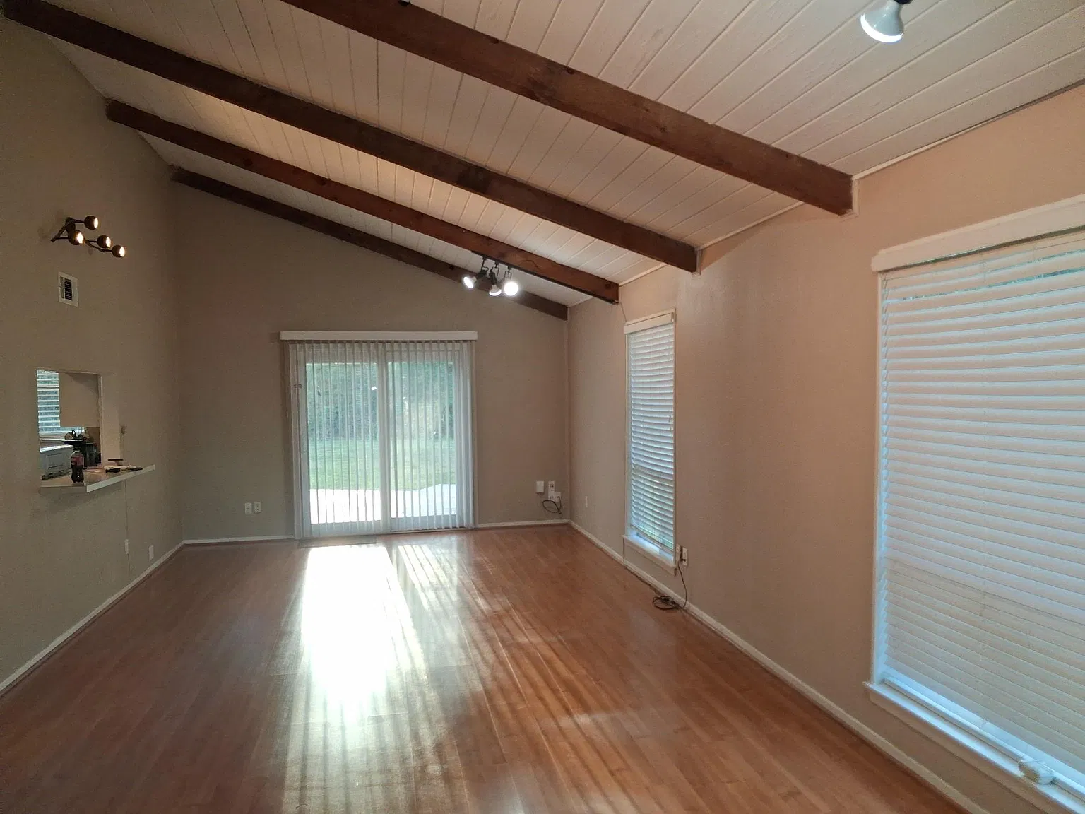 2 bed, 1.5 bath, 1121 sqft, $1,450 — Photo 4