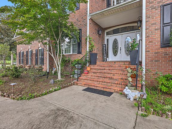 4th image of 102 Welchman Ave