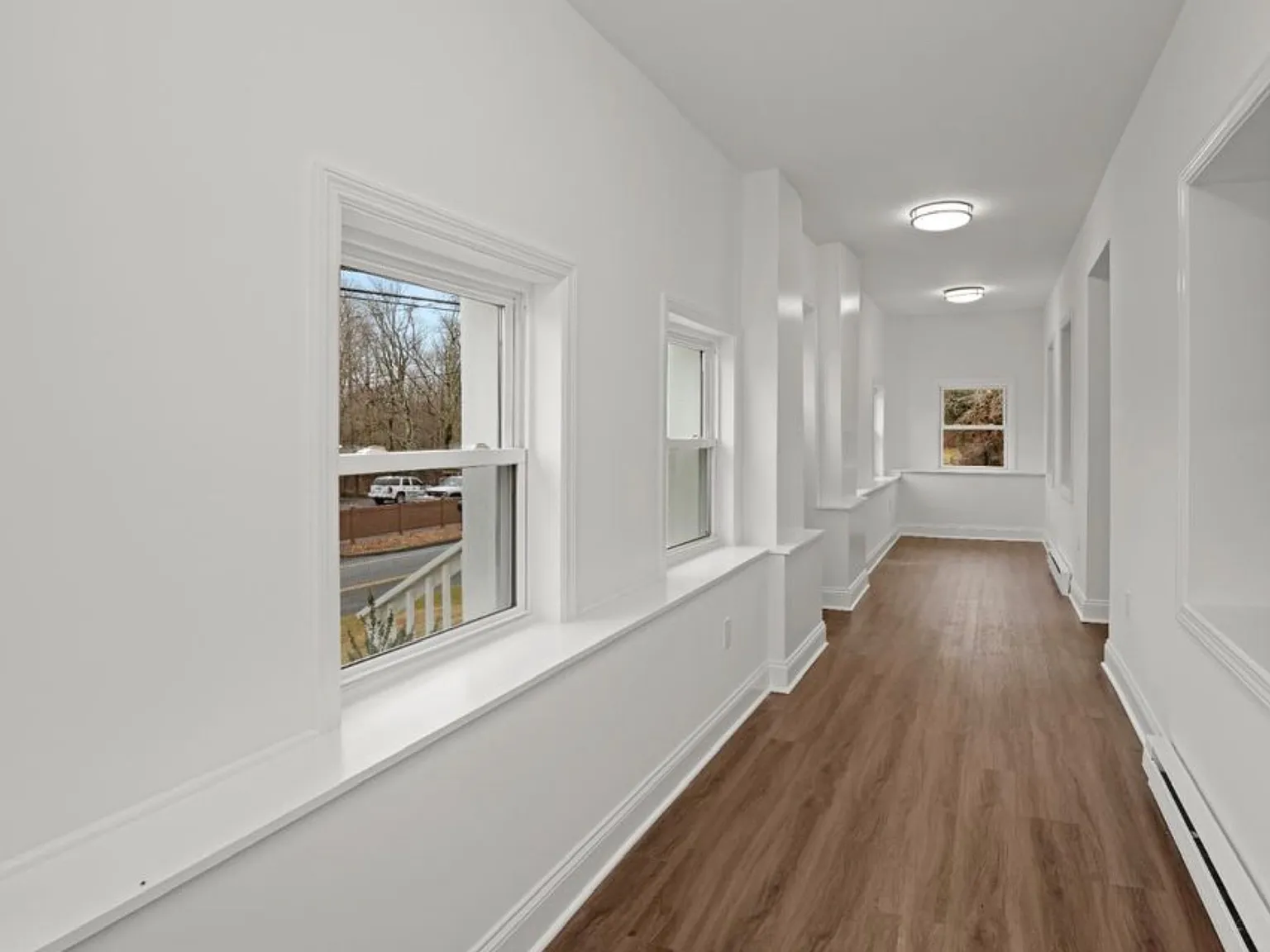 4 bed, 2.5 bath, 2400 sqft, $5,000 — Photo 3