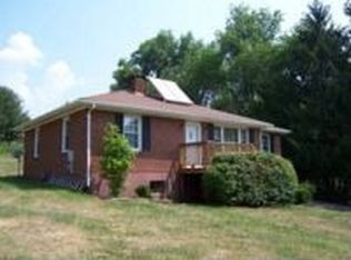 1302 Gladewood Dr, Blacksburg, VA 24060