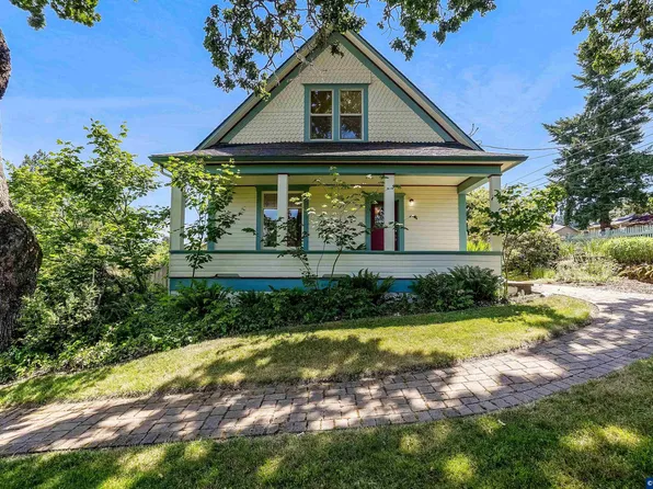 1005 Reserve St, Silverton, OR 97381