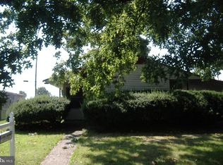 72 Oaktree Dr, Levittown, PA 19055