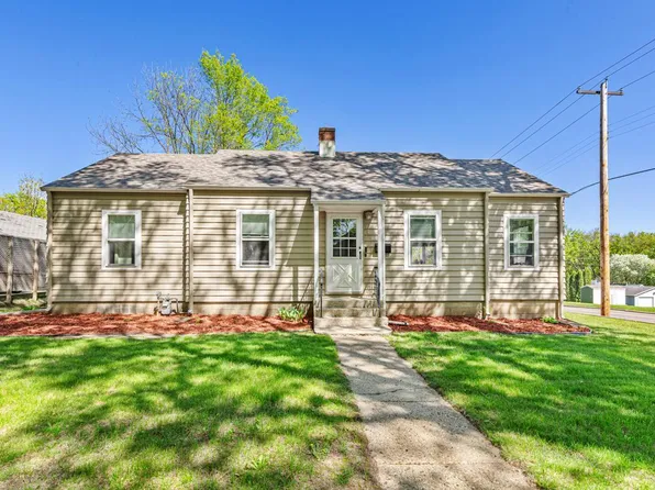 949 7th Ave SW, Faribault, MN 55021