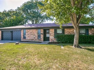 728 Lynnewood Ave, Burleson, TX 76028