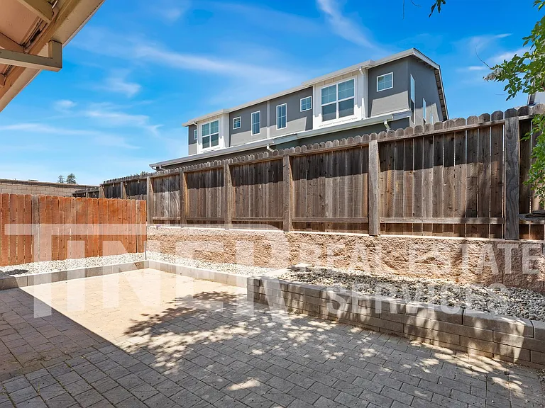 7323 Chivalry Way — Photo 16